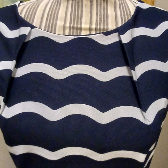 ILE New York  Short Sleeves Dress. - Picture 7 of 8